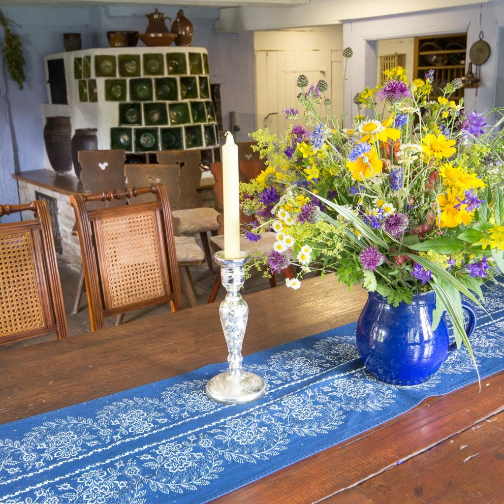 Hochzeitshaus_Blumenschmuck_Freilandmuseum Lehde Foto- Museum OSL