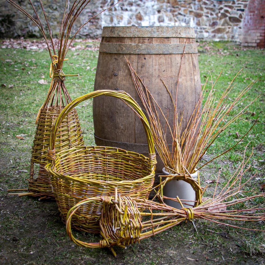 Korbflechten im Museum Foto- Museum OSL-Linke.