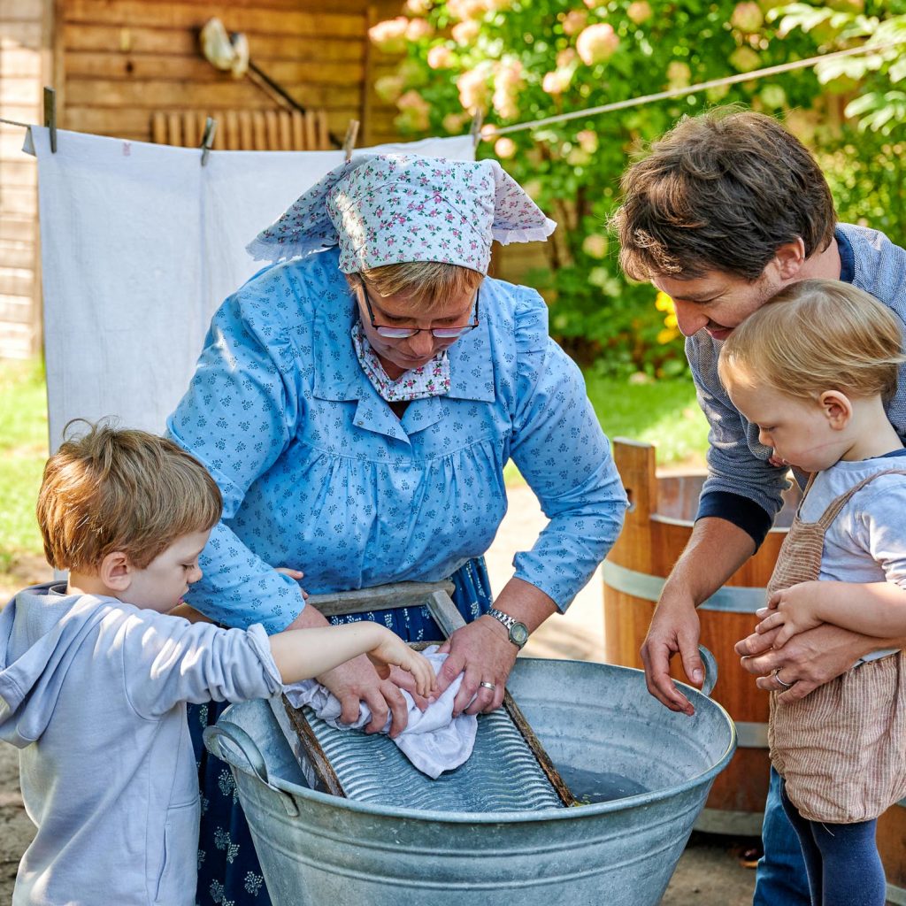 Erlebnisplatz Wäsche Waschen im Freilandmuseum Lehde © TMB Fotoarchiv - Florian Trykowski