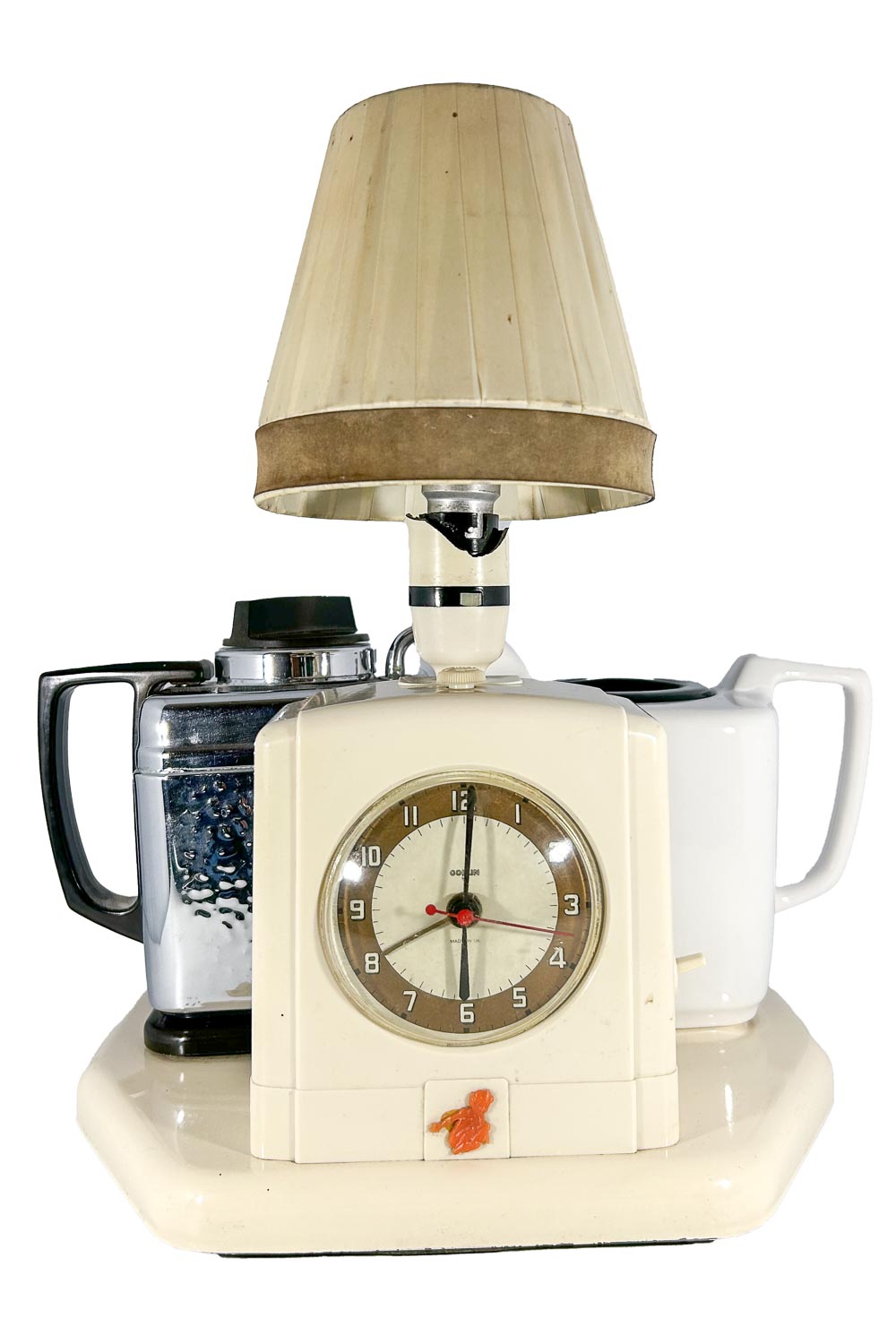 Englischer Teeautomat mit Wecker und Nachttischlampe ind er Sonderaustsellung "Die Nacht"